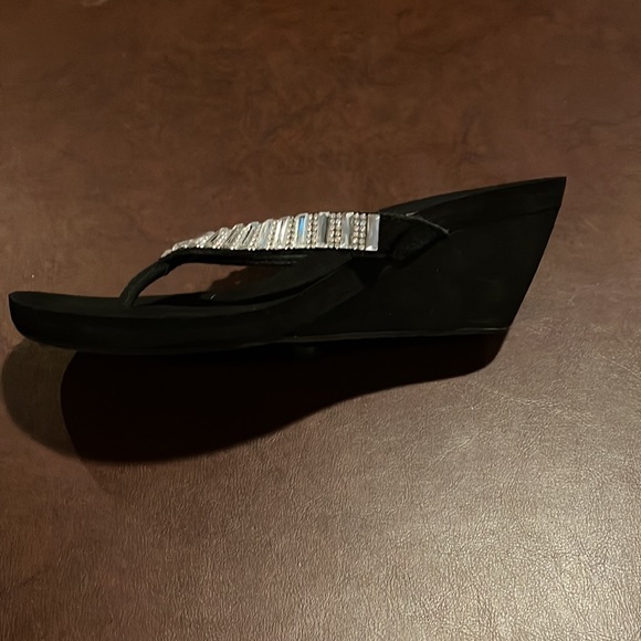 Yellow Box rhinestone sandals, 2.5” heel with .5” platform, size 9 - Picture 2 of 5